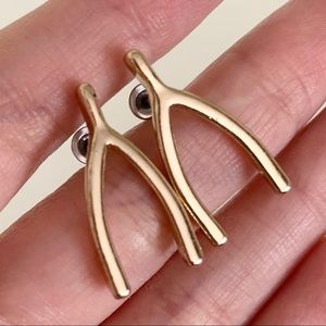 NWOT Large Wishbone stud earrings